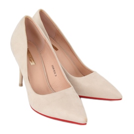 Pumps auf einem beige E22369 Beige Pin