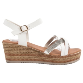 SHELOVET Leichte Sandalen auf Keilabsatz weiß