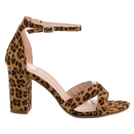 Ideal Shoes Sandalen an einer Bar braun