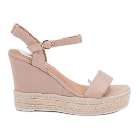 Ideal Shoes Stylische Keilsandalen beige