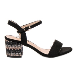 SDS Sandalen an einer Bar schwarz