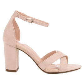 Ideal Shoes Sandalen an einer Bar braun