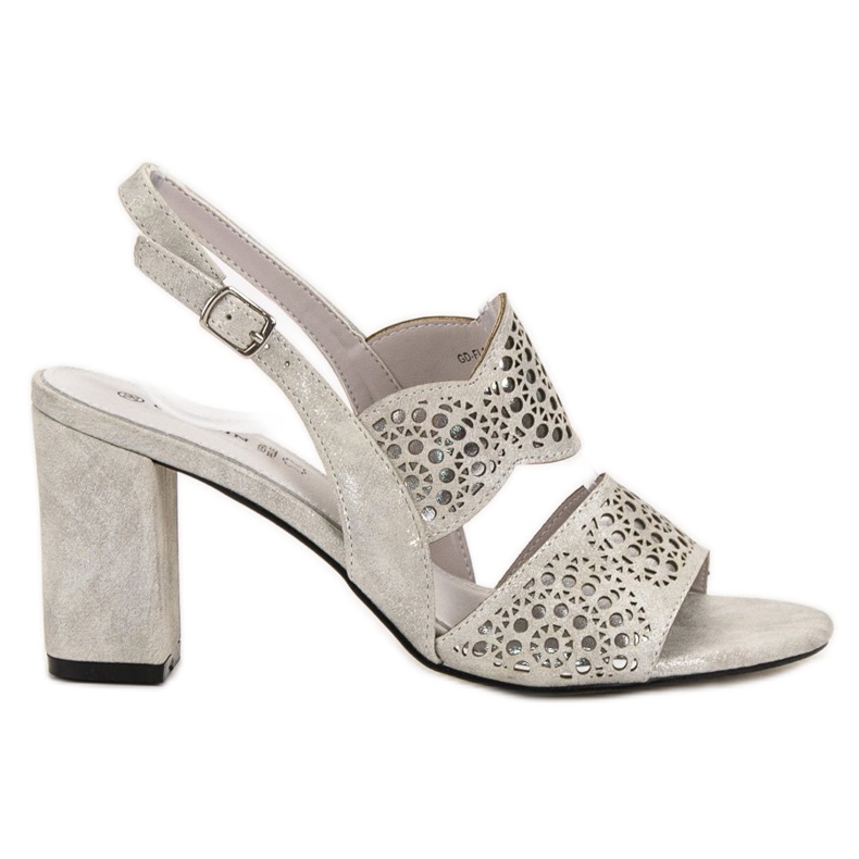 Goodin Silberne Sandalen auf einer Bar grau