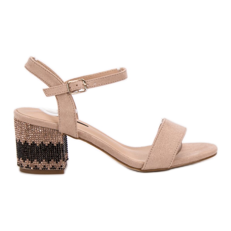 SDS Sandalen an einer Bar braun