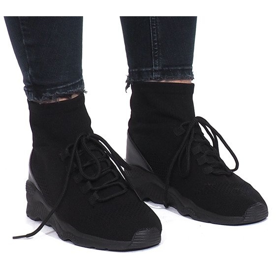 Schwarze Sportschuhe von Marthe