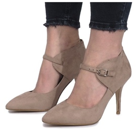 Khaki-Stiefel auf einem Thérèse-Absatz beige