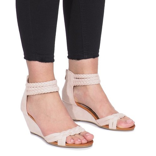 Beige Sandalen auf zartem Keilabsatz Desun