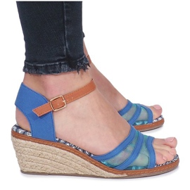 Blaue Sandalen auf dem Monro niedrigem Keilabsatz