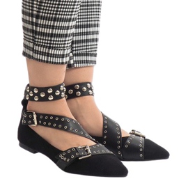 Schwarze Slipper mit B12-8 Nieten