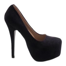 Schwarze High Heels auf dem Plateau 0217