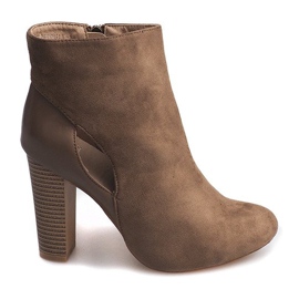 Wildlederstiefeletten auf einer Säule mit Reißverschluss T-10 Beige