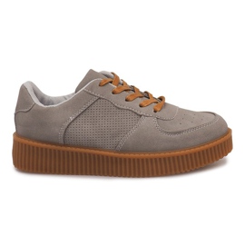 Creepers Stiefel auf der grauen Plattform HBK1015
