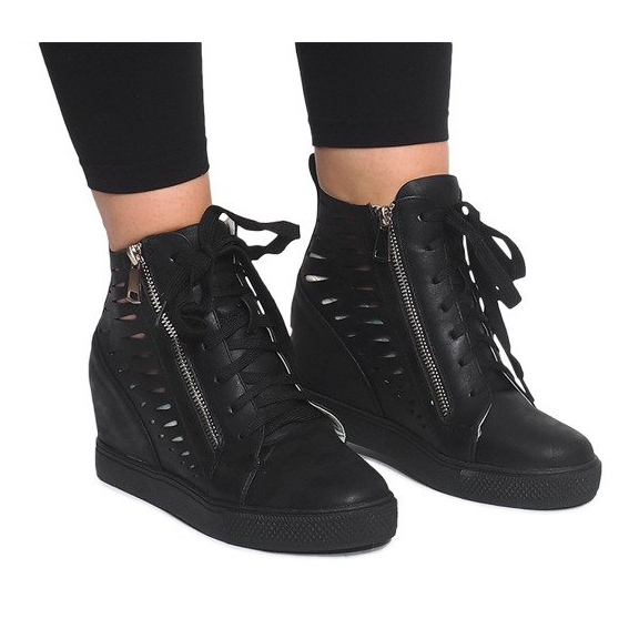 Sneakers mit durchbrochenem Keilabsatz HQ881 Schwarz