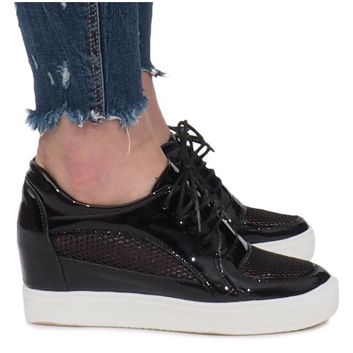 Adele schwarz lackierte durchbrochene Sneakers