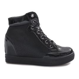 Schwarz lackierte Sneaker am Snake Wedge