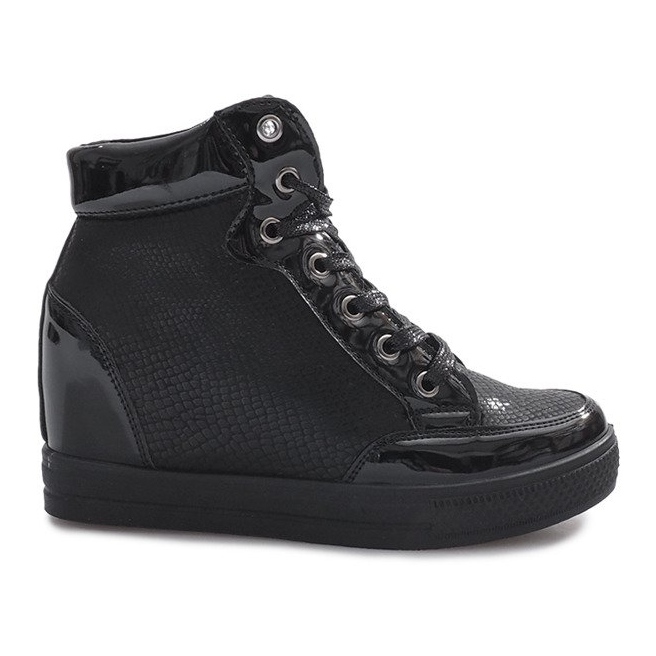 Schwarz lackierte Sneaker am Snake Wedge