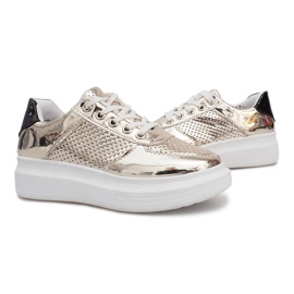 Adeles gold lackierte, durchbrochene Sneakers golden