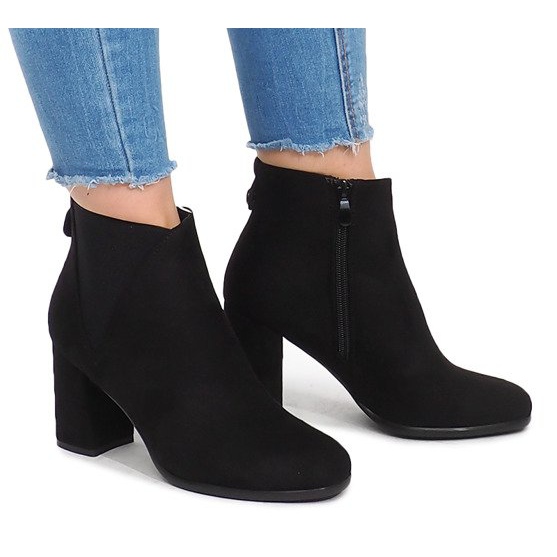 Eraser HQ-8A813-1 Schwarze Stiefel an einem Pfosten