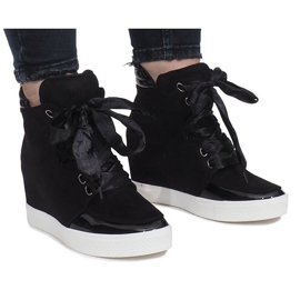 Schwarze Wildleder-Sneaker von Nathalie