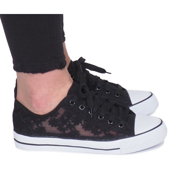 Schwarze Impress Sneakers mit Lochmuster