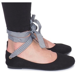 Schwarze Ballerinas mit Schleife von Acro