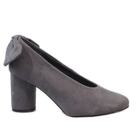 Graue Wildleder-Pumps am LL-93P-Pfosten