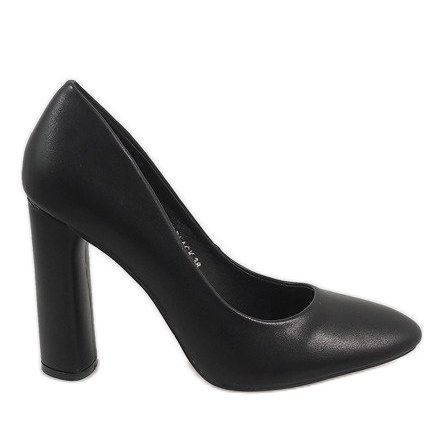 Schwarze Pumps am LE028 Pfosten