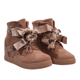 Rosa Sneakers auf dem Keil A-79