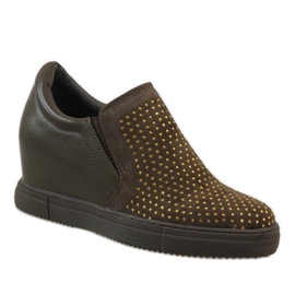 Grüne Turnschuhe auf dem Keil XW37005