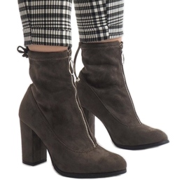 Grüne Wildlederstiefeletten am C-7179 Post