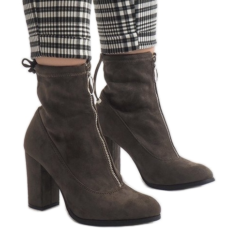 Grüne Wildlederstiefeletten am C-7179 Post