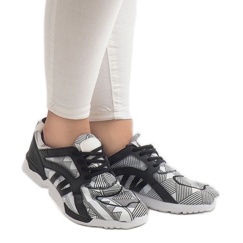 523 weiße Turnschuhe schwarz