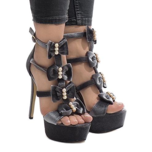 Wildledersandalen auf einem hohen Absatz M249 Grau schwarz