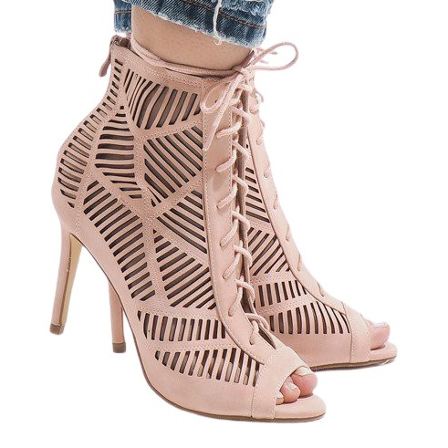 Rosa Stiefel auf einer Nadel 1610-225