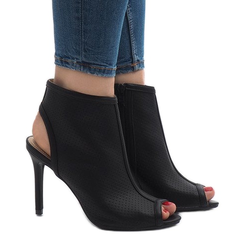 Schwarze Stiefeletten 1551-150