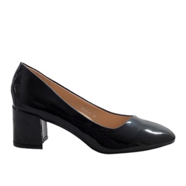 Schwarz lackierte Pumps am Pfosten 7501-1