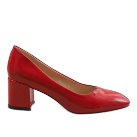 Rot lackierte Pumps am Pfosten 7501-1