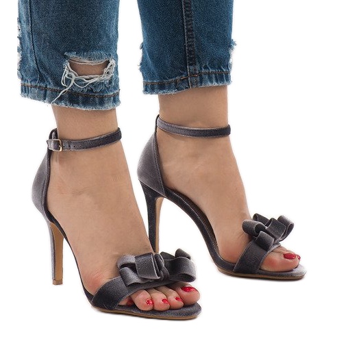 Graue Wildledersandalen mit Schleife LB-291