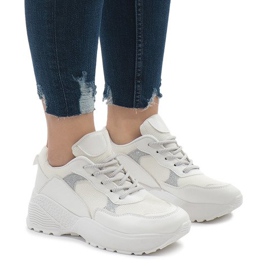 Weiße Sportschuhe BY-080