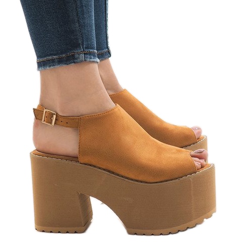 Camel Sandalen auf einem massiven B8290 Block braun