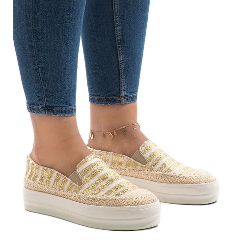 Goldene Espadrilles-Sneaker auf der GH001-Plattform