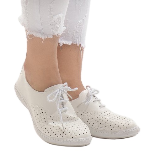 Weiße Sneakers mit Lochmuster HR61116