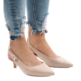 Beige Pumps auf einem B-43 Absatz