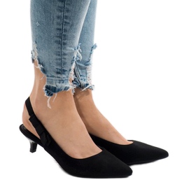 Schwarze Pumps auf einem B-43 Absatz