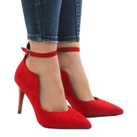 Rote Stiefel auf einem B-54-Absatz