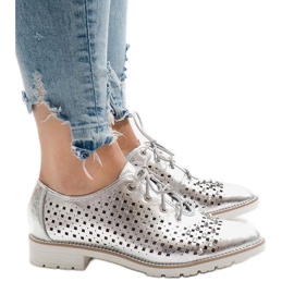 Silberne durchbrochene Schuhe mit G-106-2 Nieten grau