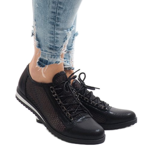 Schwarze durchbrochene Schuhe TL44