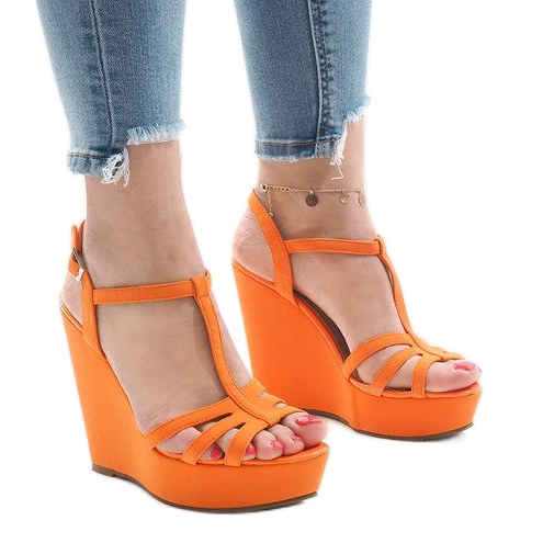 Orangefarbene Keilsandalen A-8A
