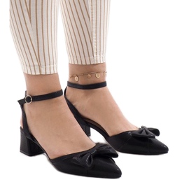 Schwarze Sandalen mit hohen Absätzen 1702-2