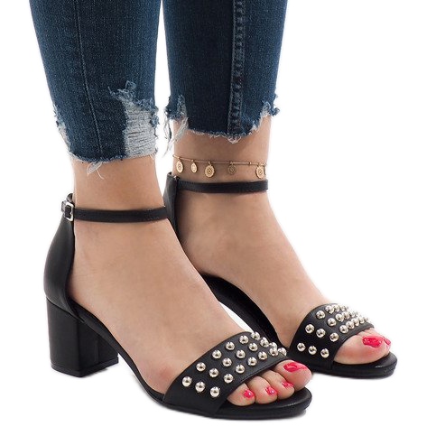 Schwarze Sandalen mit hohen Absätzen 173-856